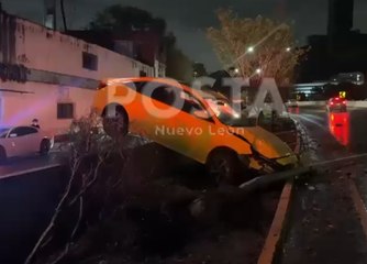 VIDEO | Exceso de velocidad provoca aparatoso choque en Monterrey