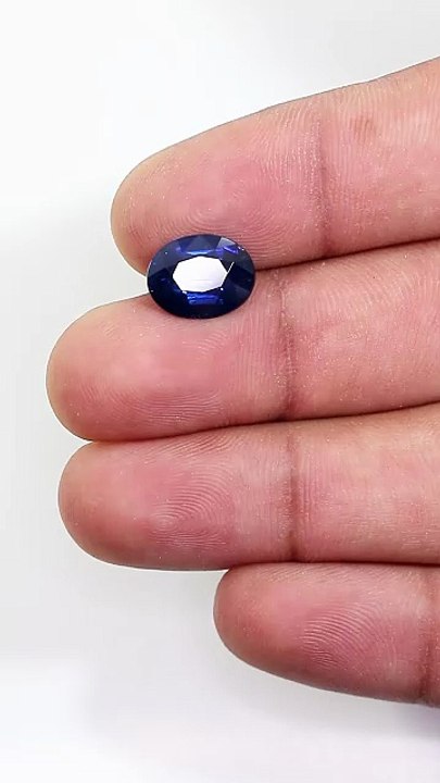 Round-Cut Blue Sapphire with Radiant Clarity