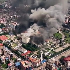 Nepal'de parlamento binası ateşe verildi