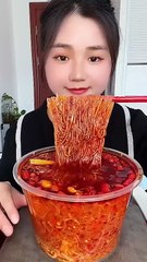 Poor Chinese girl 👩show her talente💪 to eating Spicy noodles🍜