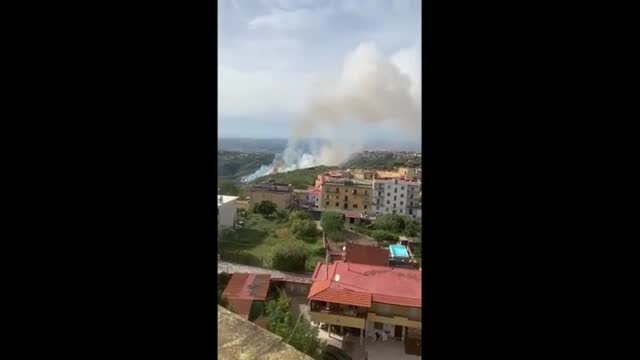 Le immagini della fabbrica di fuochi d'artificio di Pianura subito dopo l'esplosione