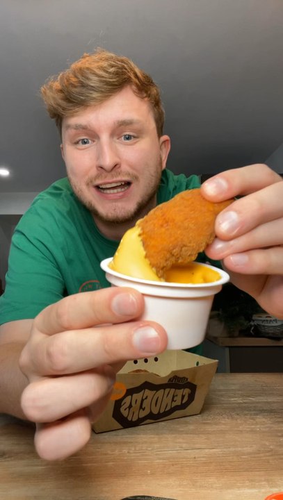 Nouveauté chez Burger King 😱🍔 Une box tenders de 2, 5 ou 10 pièces, avec 3 nouvelles sauces XXL : la Cheddar XXL 🧀, la 1954 Grilled Flavor 🔥 et l’Aigre-Douce Spicy 🌶️ !Et toi, tu aurais pris quelle sauce ? 👀✨