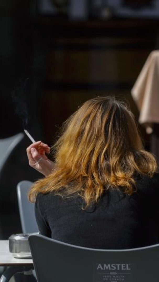 Adiós a los vaper y multas a los padres de los menores que fumen: así queda la ley antitabaco