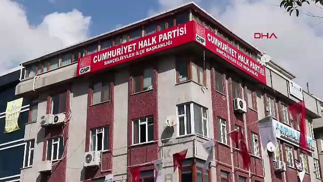 İstanbul - CHP'nin Bahçelievler'deki binasına 'İstanbul İl Başkanlığı' yazılı pankart asıldı