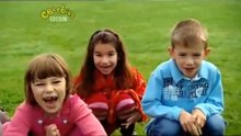 Higgledy House Justin and Sarah Jane struggle to blow up a paddling pool