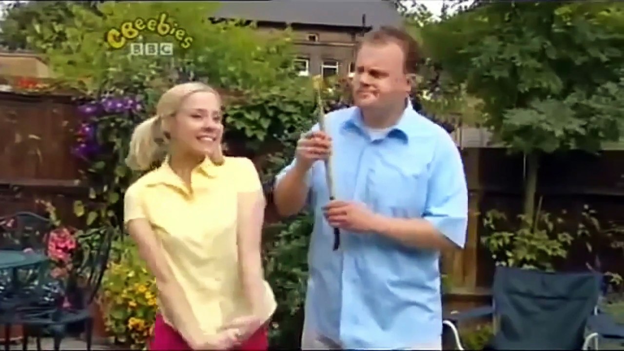 Higgledy House Justin and Sarah have a hard time getting rid of some fleas