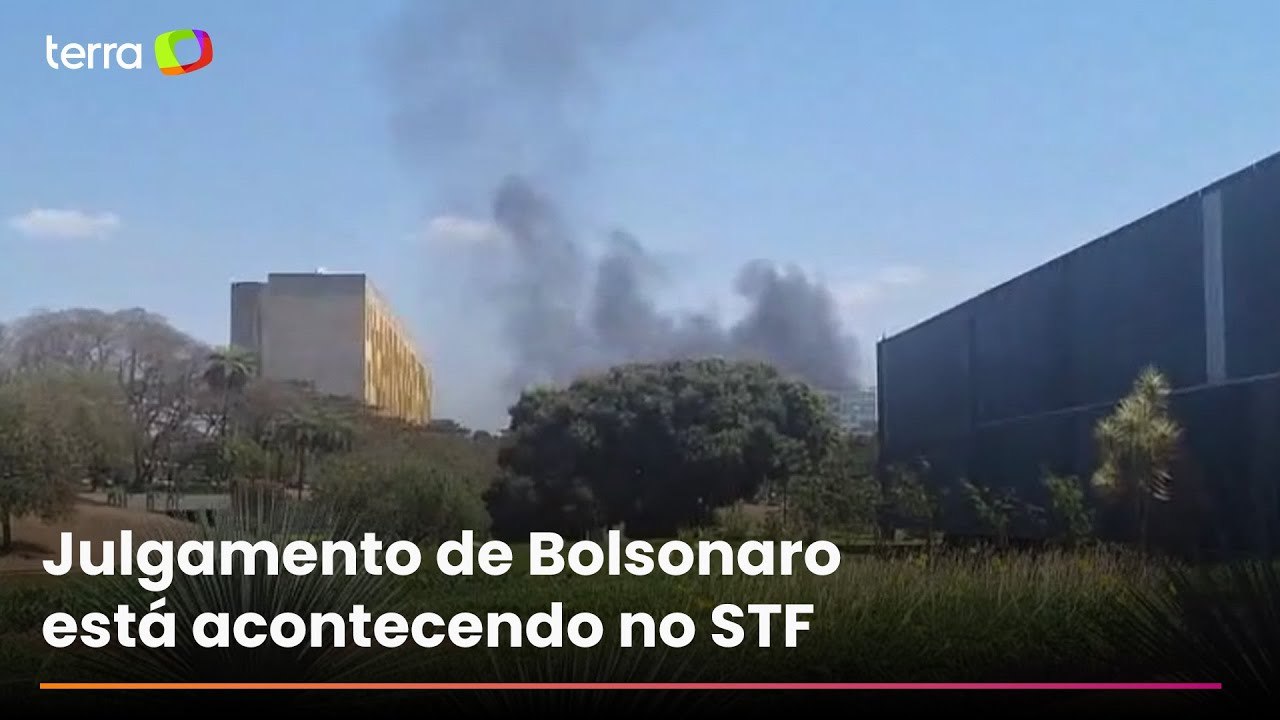 Banheiros químicos são incendiados na Esplanada dos Ministérios, em Brasília