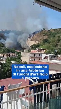 Napoli, esplosione in una fabbrica di fuochi d’artificio a Pianura: il video