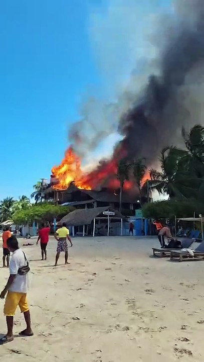 Incendio en San Onofre generó pánico entre turistas y locales