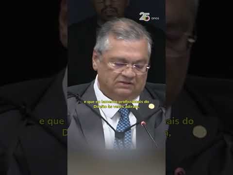 'Não há um julgamento de uma posição política', diz Dino em julgamento de Bolsonaro #shorts