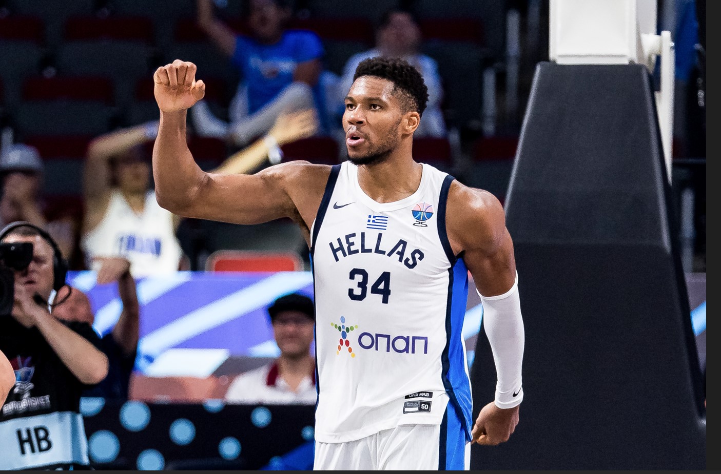 EuroBasket 2025 : Giannis Antetokounmpo porte la Grèce vers les demies en battant la Lituanie
