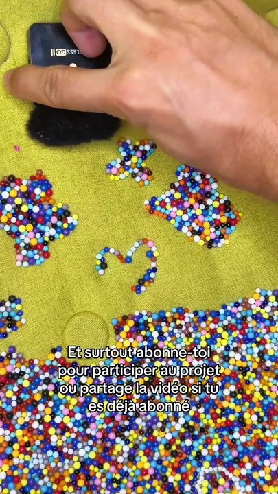 Je mets des épingles sur fauteuil pour chaque abonnés