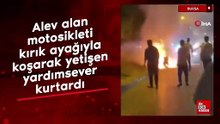 Bursa'da alev alan motosikleti, kırık ayağıyla koşarak yetişen yardımsever kurtardı