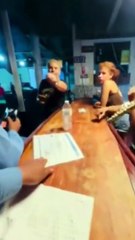 Regidora de El Porvenir protagoniza altercado con la Policía en su propio ba