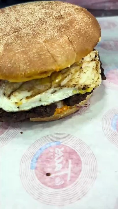 The Burger with a 180 gram steak and egg #BR3 #BR3Food #streetfood #FoodLover #foodies