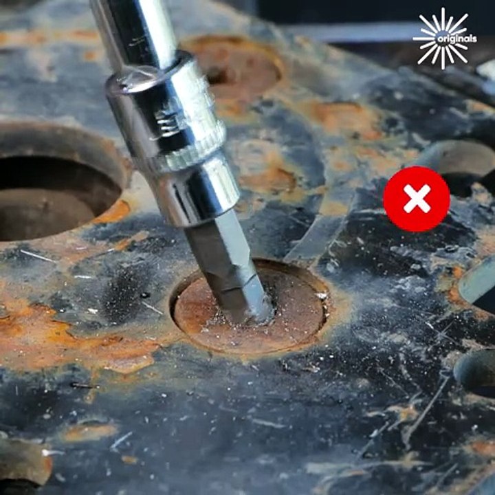 A guaranteed hack to remove screws from metal! 👍