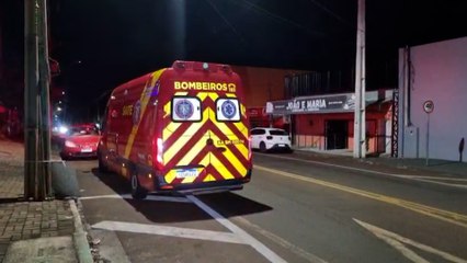 Mulher tem suspeita de fratura na perna após acidente na Rua Leonardo da Vinci