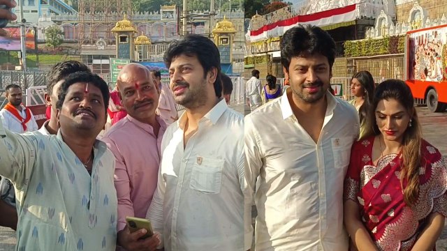 Actor Sriram With His Wife Visits Tirupati | Celebrity Darshan at Tirumala Temple | Filmibeat Telugu