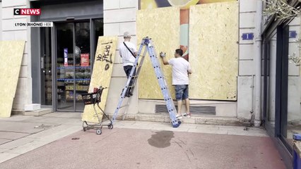 Mouvement du 10 septembre : à Lyon, les commerçants se barricadent