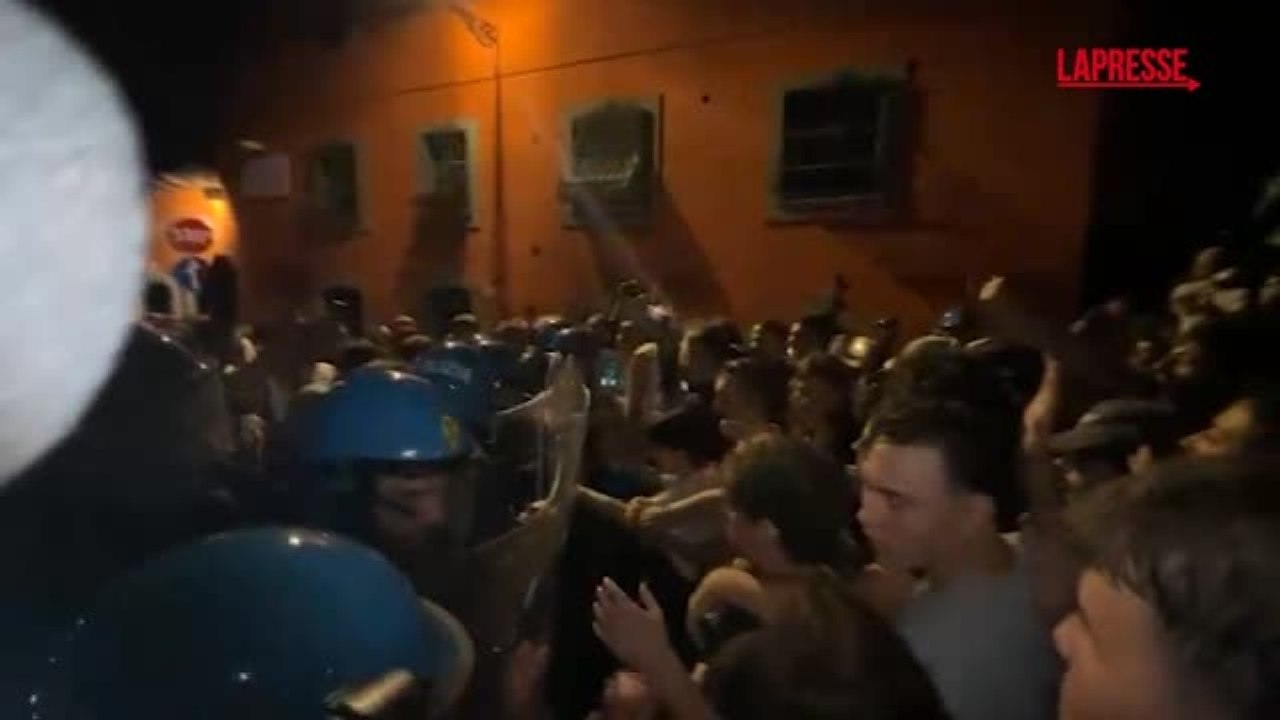 Corteo pro Gaza a Roma, scontri fra i manifestanti e la polizia