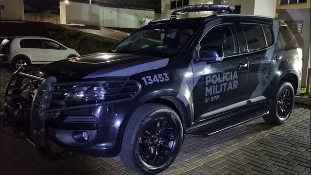 Fiscalização do Choque a ônibus de turismo apreende cigarros contrabandeados e detém garota de 16 anos com haxixe em Cascavel