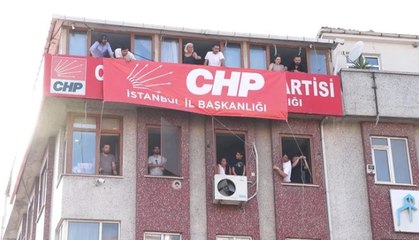 CHP’nin Bahçelievler binasındaki ‘İstanbul İl Başkanlığı’ yazısı yenilendi