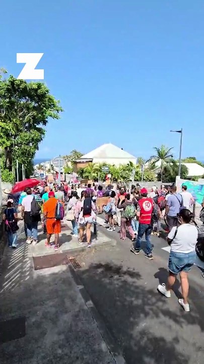 "I faut la population réunionnaise i lèv !"