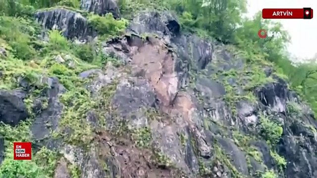 Artvin’de heyelan sonrası kapanan Karadeniz Sahil Yolu yeniden açıldı