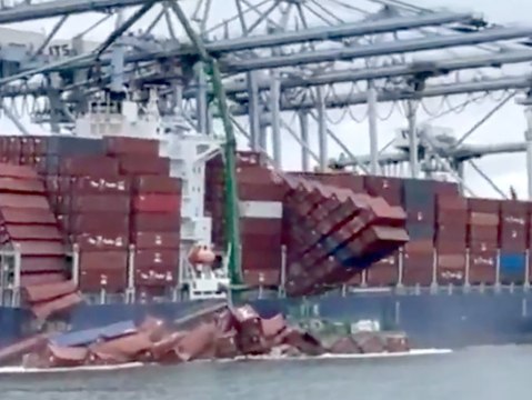 Unfall in Kalifornien: Über 60 Container stürzen von Schiff