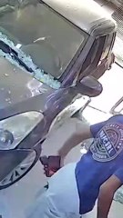 Un coche choca contra una peluquería en Perú