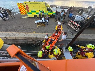 Tenby RNLI tackles rising tombstoning incidents with multi-agency drills