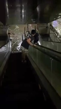 Floodwaters Rush Into Underground Basement, People Trapped in Bali, Indonesia 🚨🌊