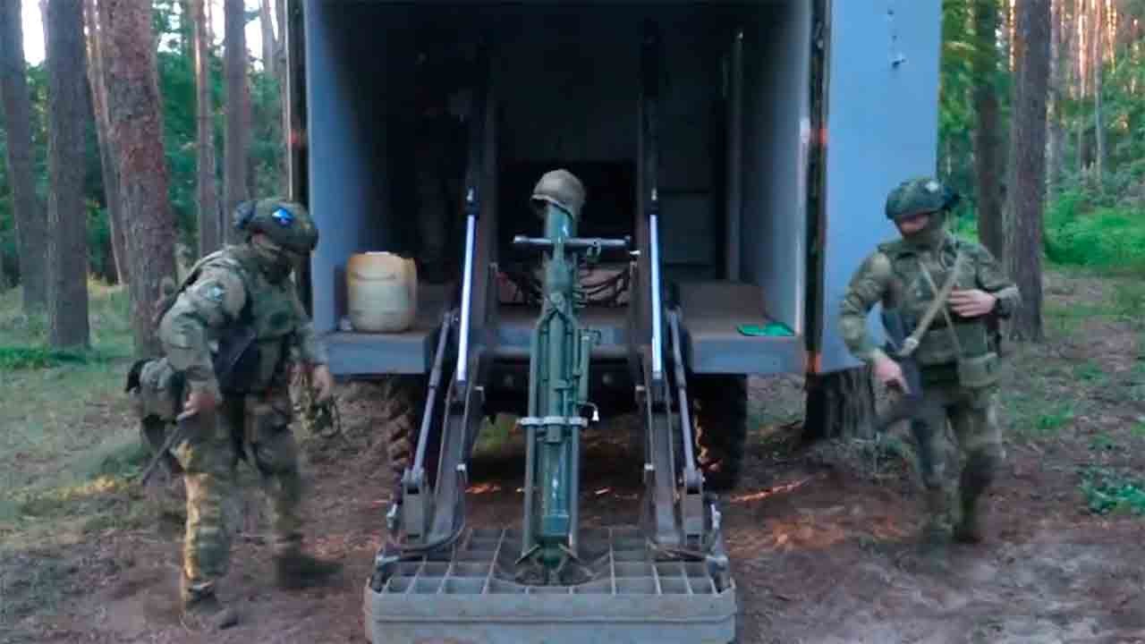 Rusland presenteert 120 mm zelfrijdende mortier op GAZ-66 Shishiga vrachtwagen