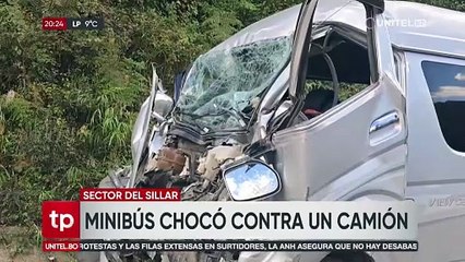 Minibús impacta contra un camión estacionado en la ruta nueva Cochabamba – Santa Cruz