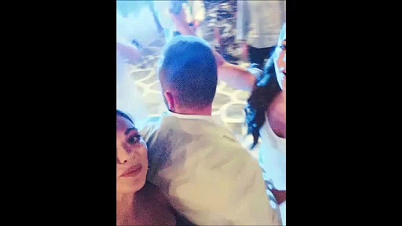 Ευρυδίκη Βαλαβάνη: Oι νέες εικόνες με τον Μόργκαν & το γιο τους στον γάμο της αδελφής της στην Κύθνο