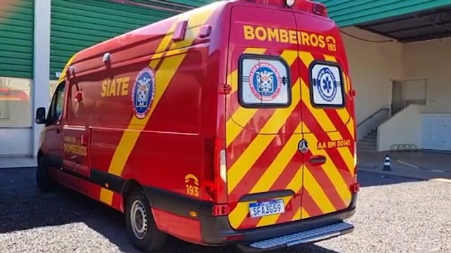 Idosa escorrega no piso molhado e sofre queda