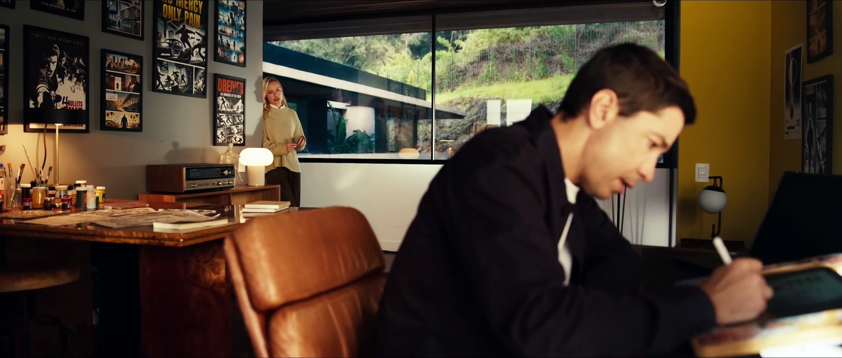 Im Horror-Thriller Coyotes ist eine Familie zwischen einem Waldbrand und einem Rudel Kojoten gefangen