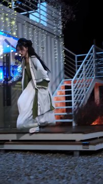 Poor Girl Accidentally Sees CEO Bathing, His Heart Is Stolen!Now the Whole City Is Searching for Her