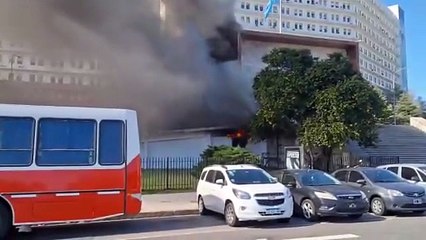 Combatieron un incendio en el edificio Libertad de Retiro