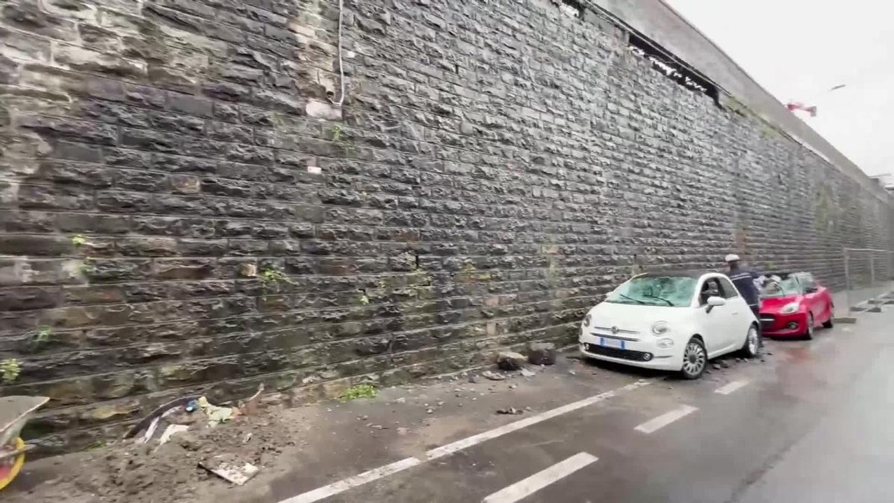 Maltempo a Como, in via Regina Teodolinda la massicciata crolla sopra le auto