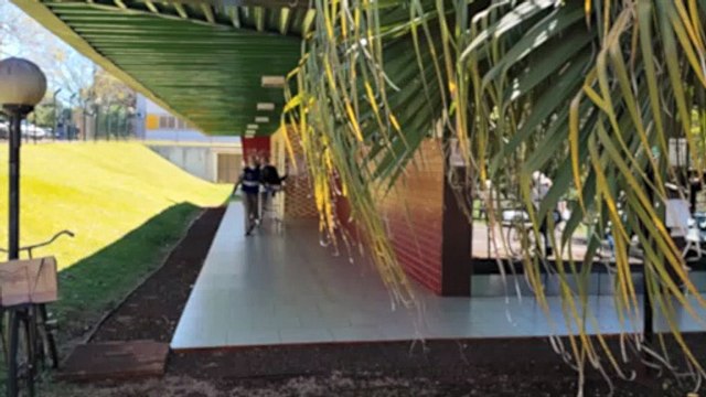 Homem cai e bate a cabeça em restaurante popular no centro de Cascavel