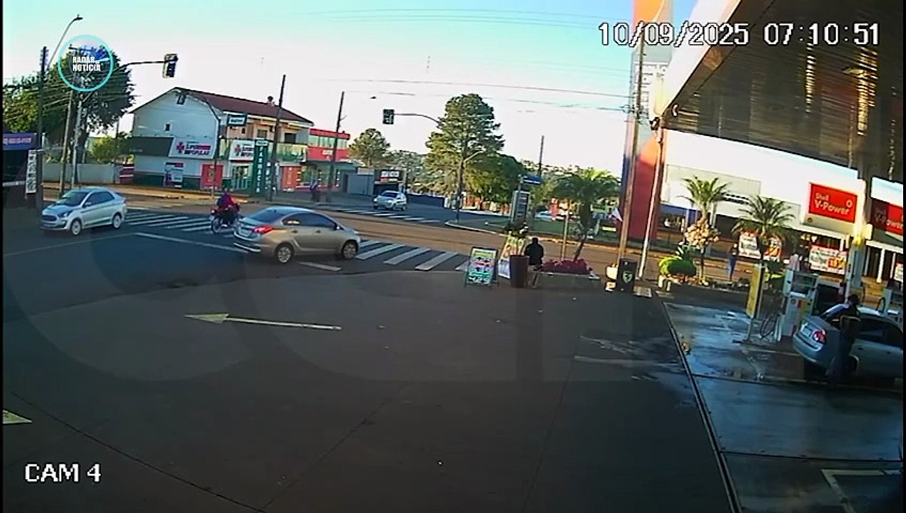 A culpa foi de quem? Vídeo mostra colisão entre três carros