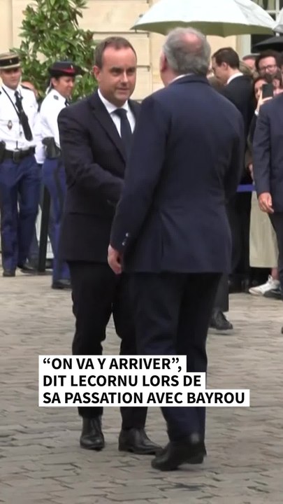 "Nous allons y arriver", dit Lecornu lors de sa passation avec Bayrou