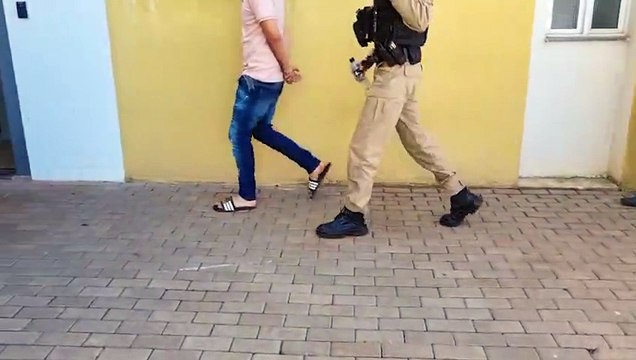 Rapaz é preso após agredir amiga que mora junto com ele em residência no Bairro Periolo, em Cascavel