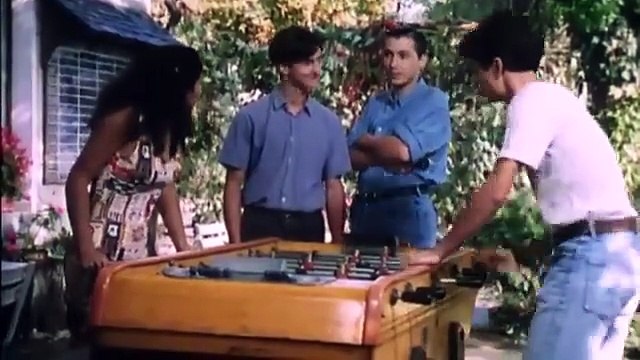 {L été de Zora} 1994 - A young girl who has never left the suburbs, spends her summer vacation with a family who lives on a farm