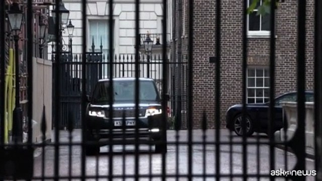 Il principe Harry arriva a Londra per incontrare Re Carlo III