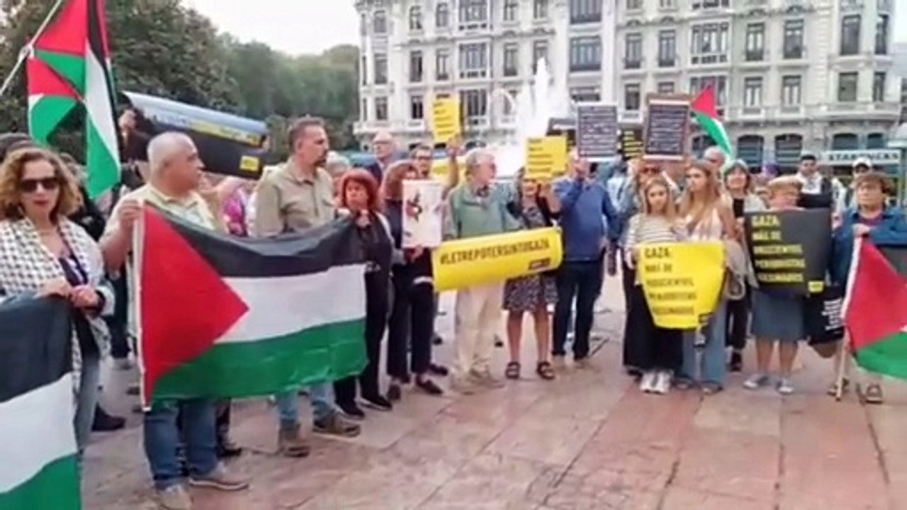 “No es una guerra es un genocidio”, claman los periodistas y fotógrafos en Asturias