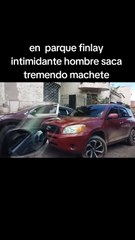 Hombre amenaza con machete a conductor en pleno tráfico en Tegucigalpa