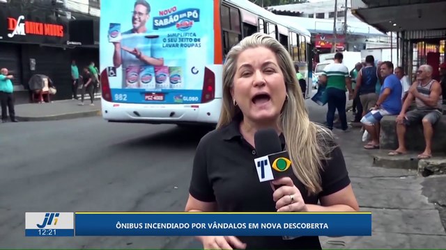 Ônibus incendiado por vândalos em Nova Descoberta