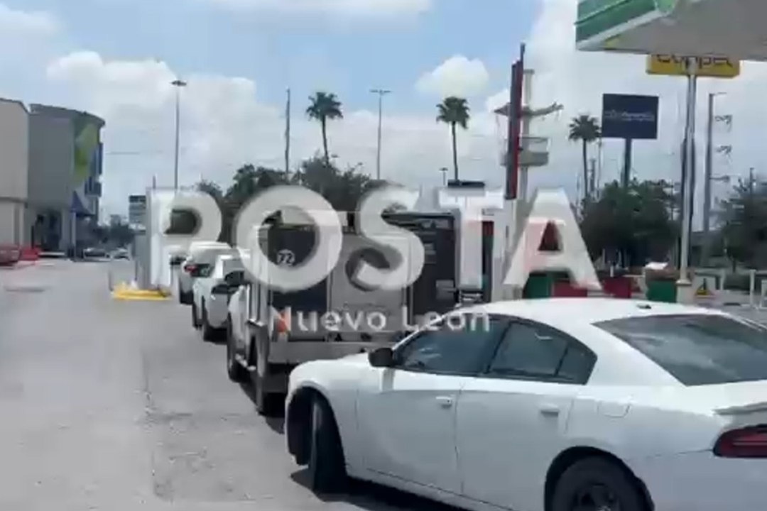 Catean locales en Plaza Sendero de Escobedo por presunta clonación de tarjetas